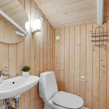 別荘 4 Bedroom Cozy In Romo *