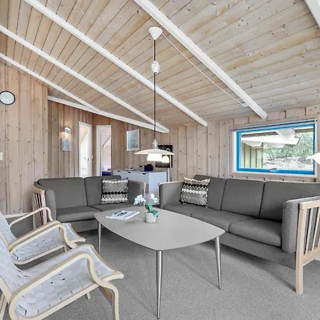 別荘 4 Bedroom Cozy In Romo *